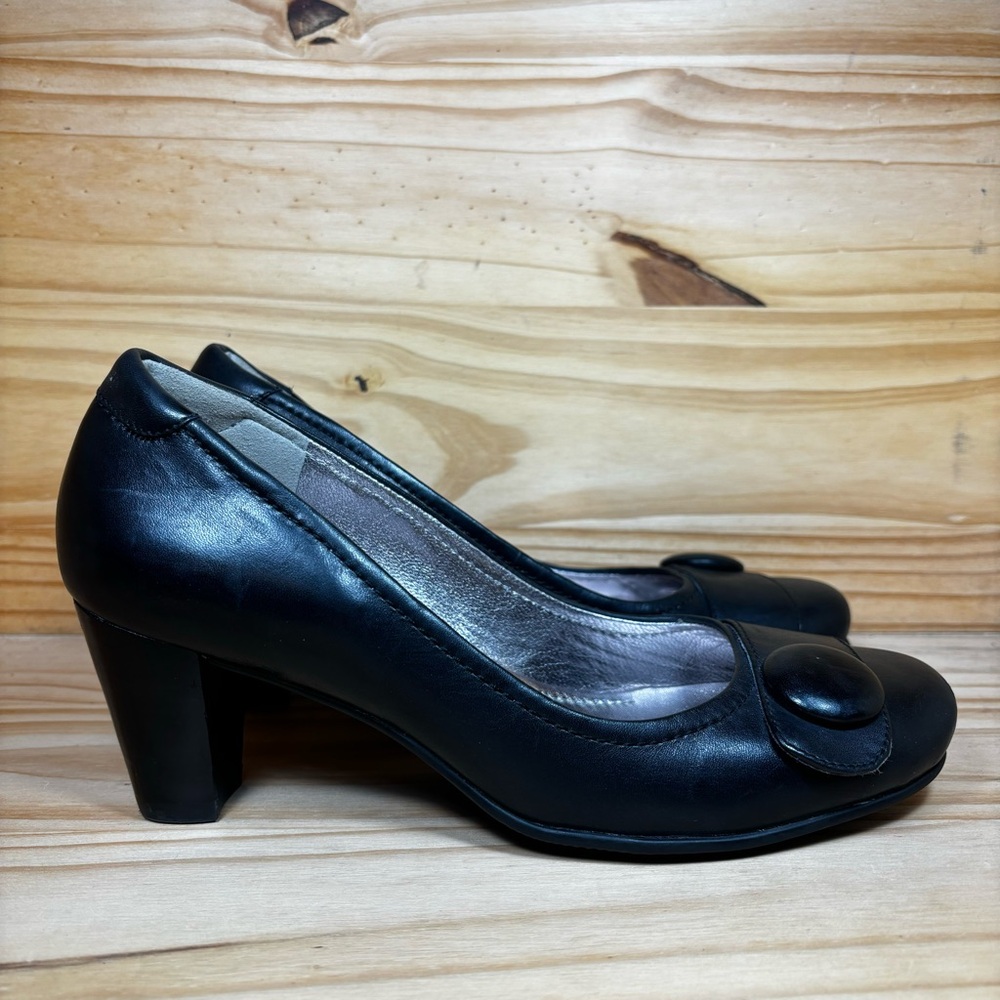 Ecco Hanna Pump Women’s EUR size 38 US Size 7-7.5 Black Leather Button Heels